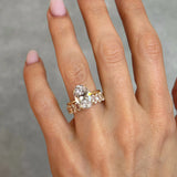 Oval Solitaire Ring "Mirage"