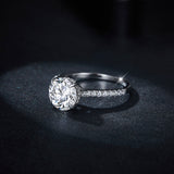 "Amora Round" solitaire ring