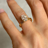 Oval Solitaire Ring "Mirage"