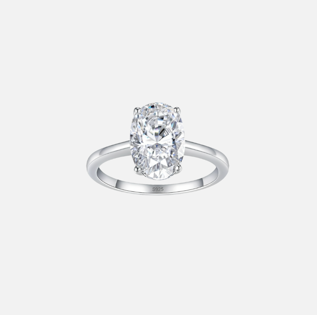 Oval Solitaire Ring "Mirage"
