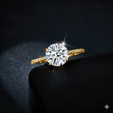 "Amora Round" solitaire ring